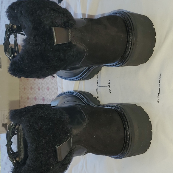 Black Suede Studio brand hikers, size 40, black leather, suede, shearling. - Picture 3 of 9